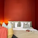 Red Currant - Prague Apartment